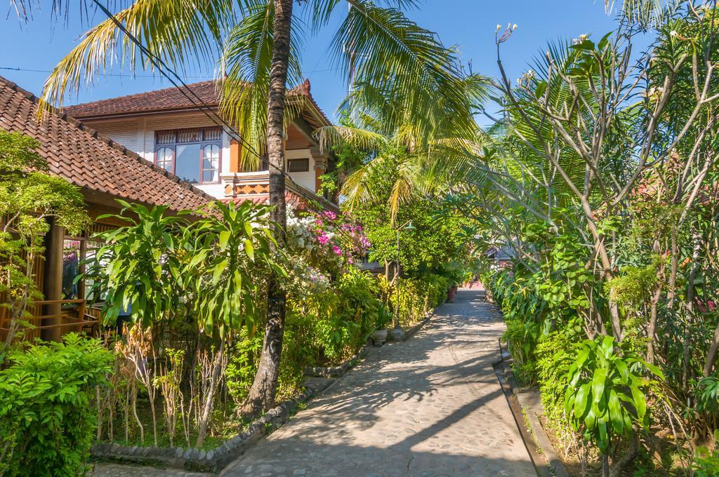 Paradise Palm Beach Bungalows&Dive Center Tulamben Exterior foto